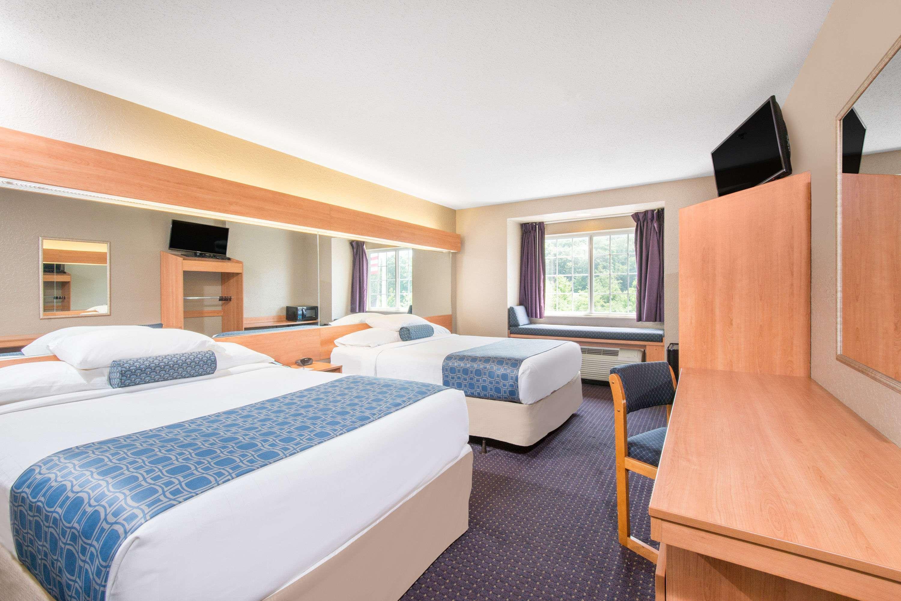 Microtel Inn & Suites By Wyndham Hazelton/Bruceton Mills Экстерьер фото