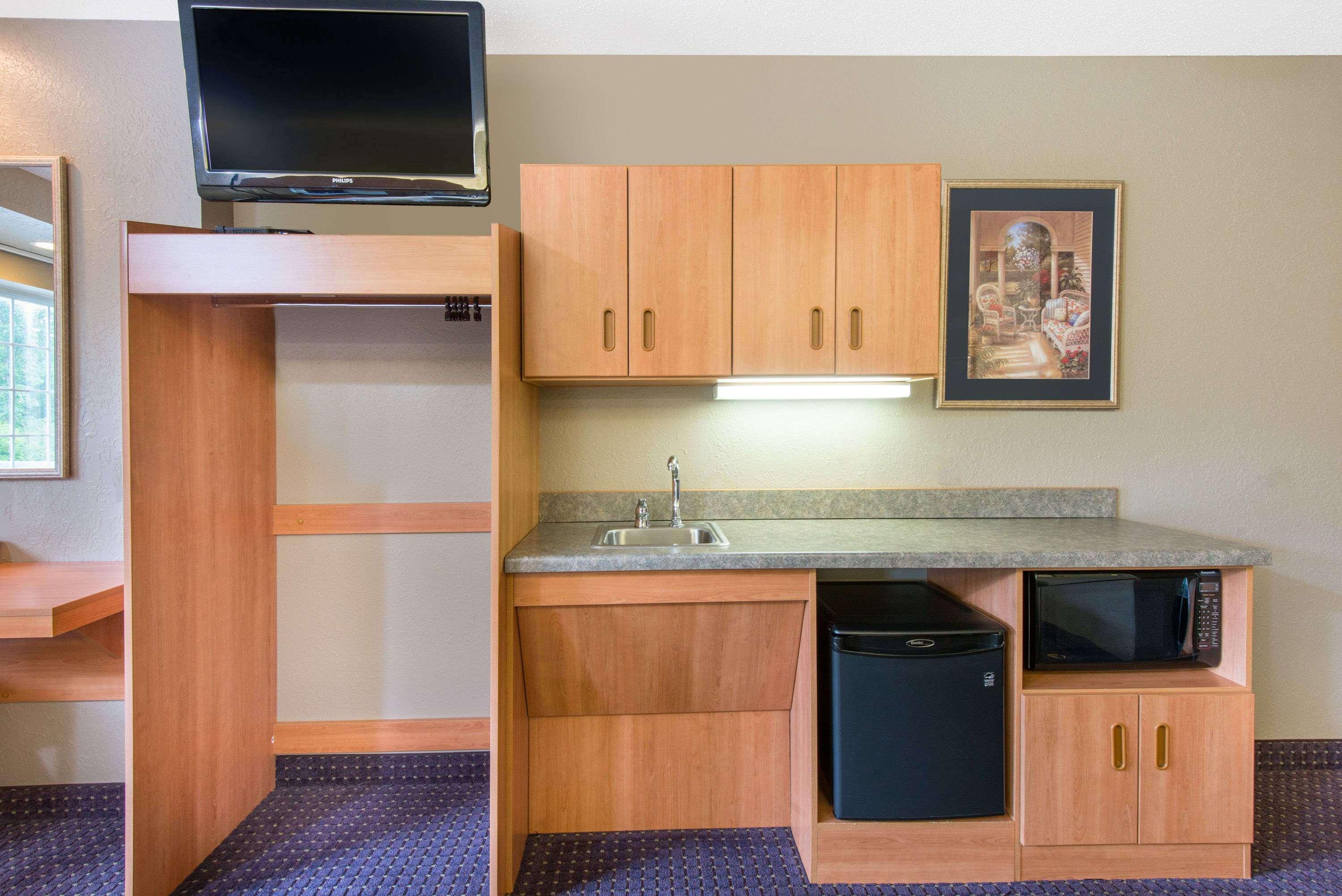 Microtel Inn & Suites By Wyndham Hazelton/Bruceton Mills Экстерьер фото