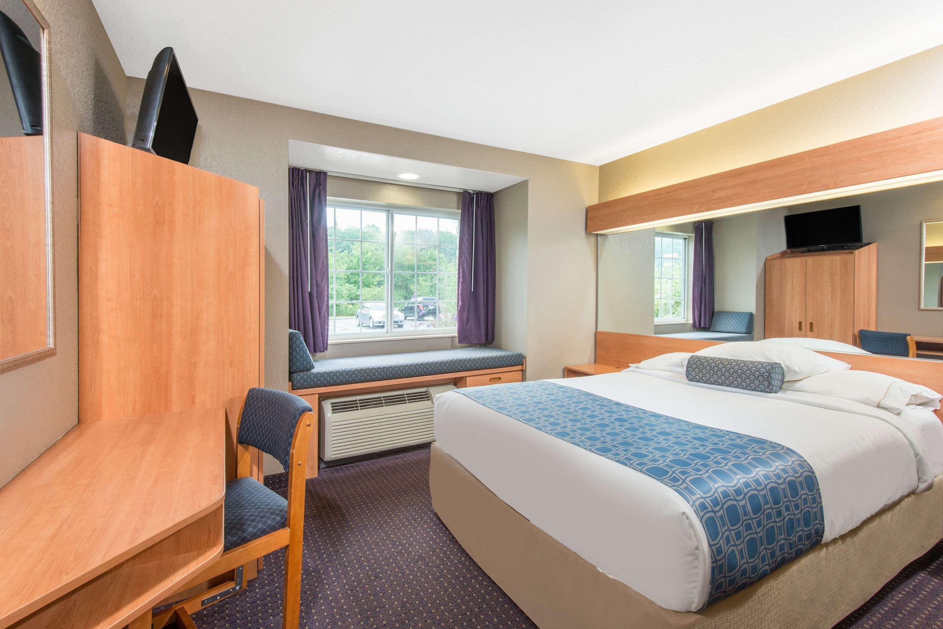 Microtel Inn & Suites By Wyndham Hazelton/Bruceton Mills Экстерьер фото
