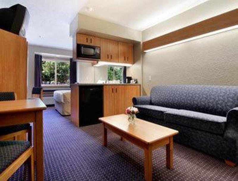 Microtel Inn & Suites By Wyndham Hazelton/Bruceton Mills Номер фото