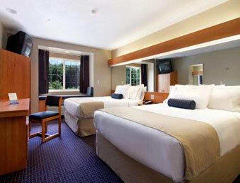 Microtel Inn & Suites By Wyndham Hazelton/Bruceton Mills Номер фото