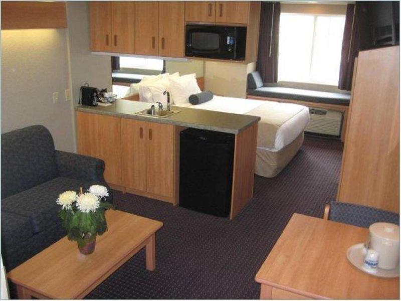 Microtel Inn & Suites By Wyndham Hazelton/Bruceton Mills Экстерьер фото